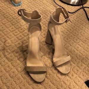 Kylie and Kendall nude heels never been worn